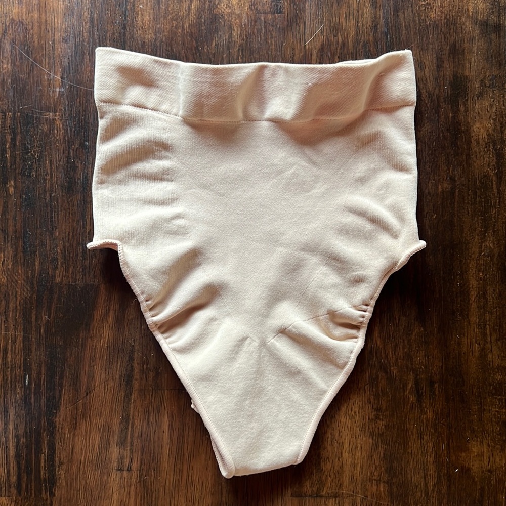 SKIMS NEW Seamless Sculpt Mid Waisted Thong
